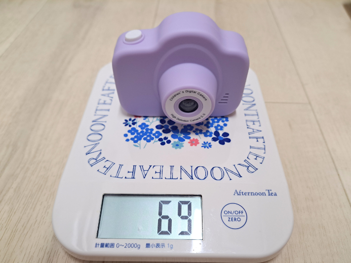 ミニピク（MiNiPiC）の重さを計測している写真