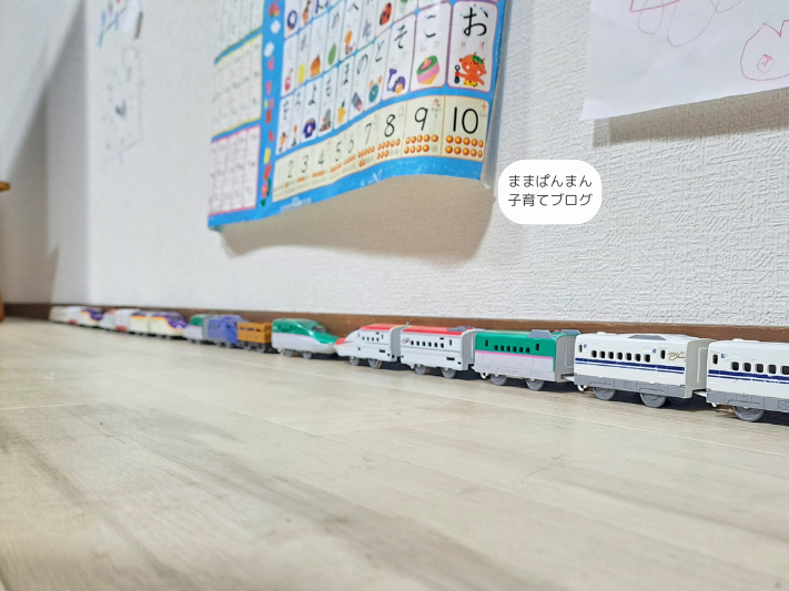 プラレールを沢山つなげた写真