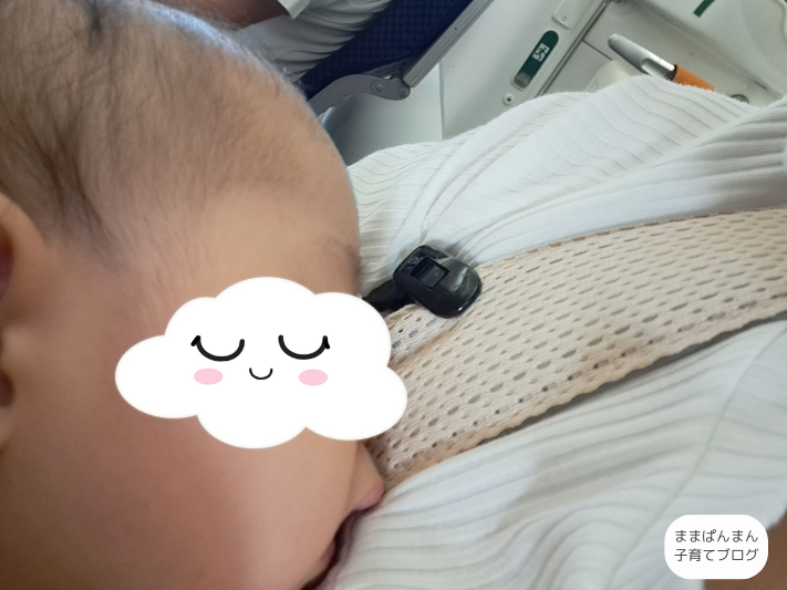 0歳　宮古島旅行　飛行機　眠る